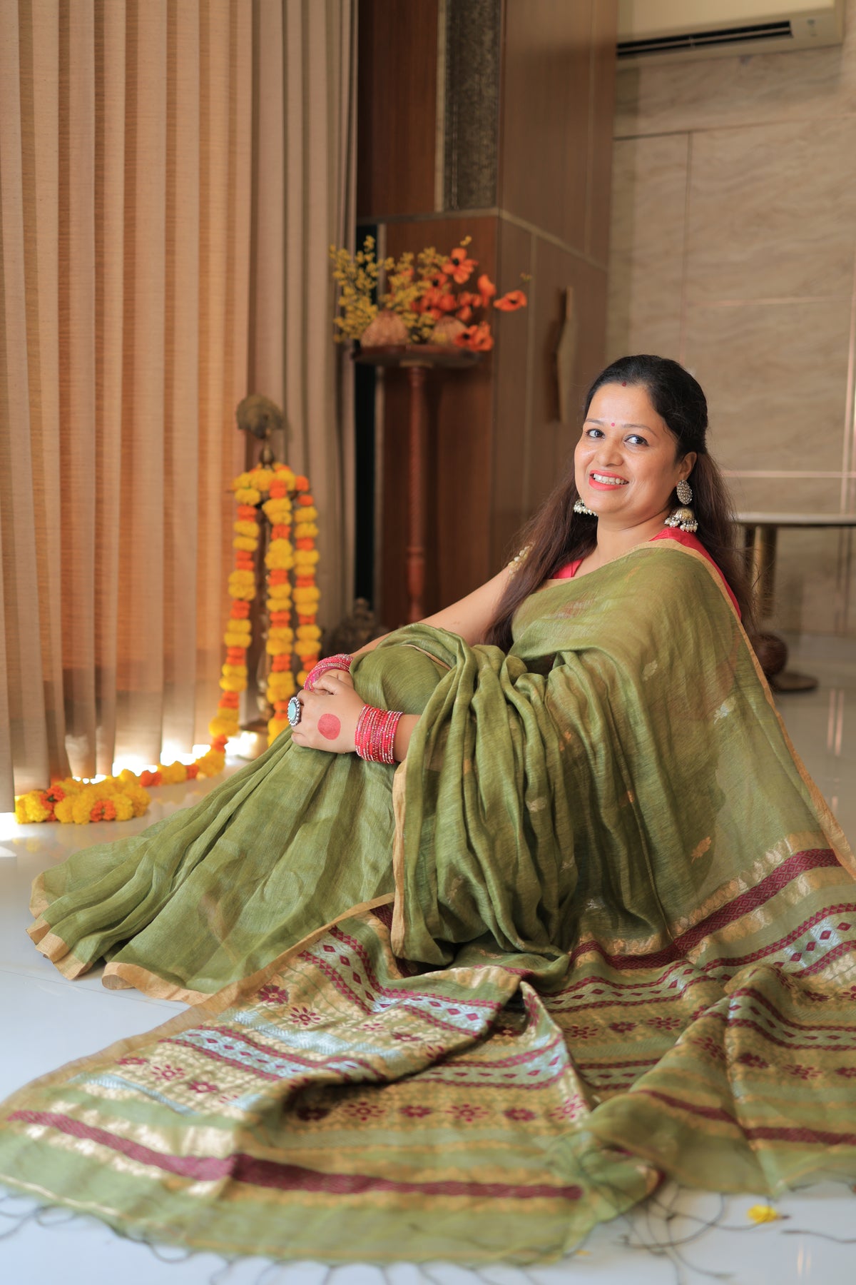 Green Flower Zari Motif Silk Linen Saree