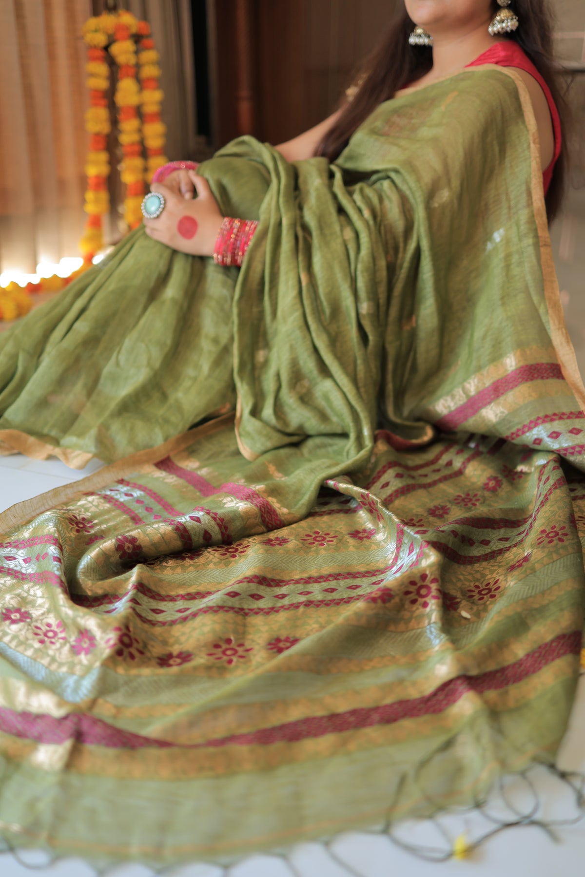 Green Flower Zari Motif Silk Linen Saree