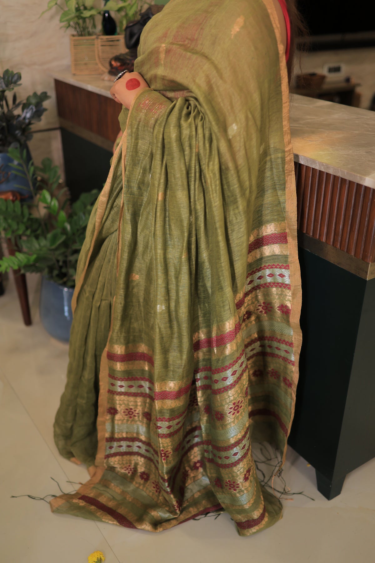 Green Flower Zari Motif Silk Linen Saree