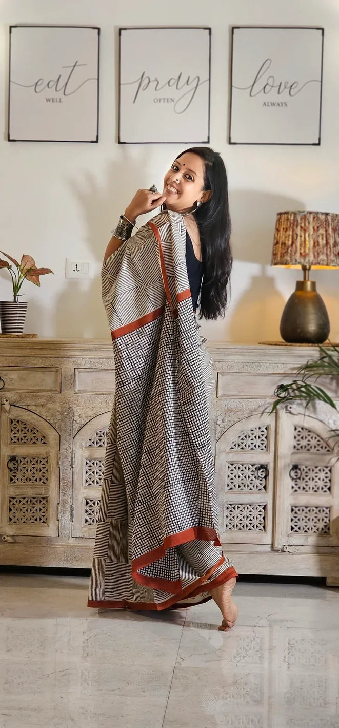 Black Checkered Mul Cotton Saree
